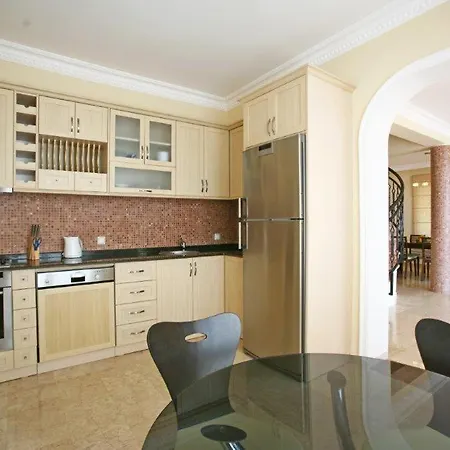 Goldcity Apartament *